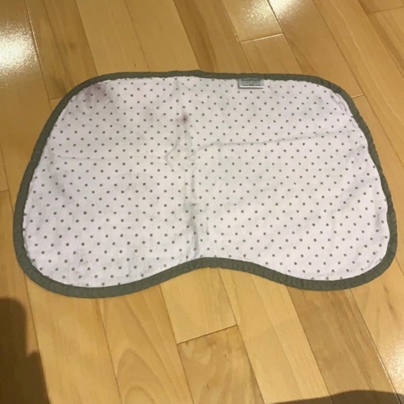✏️🆓 with $20purchase Travel Pillow & Kushies Pink & brown burp cloth for babies - Picture 2 of 16